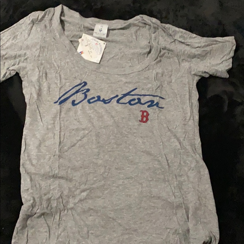 Women’s short sleeve gray Boston MLB shirt.